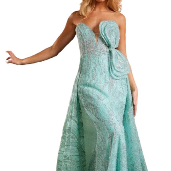 Elegant Strapless Green Evening Gown - Picture 4 of 9